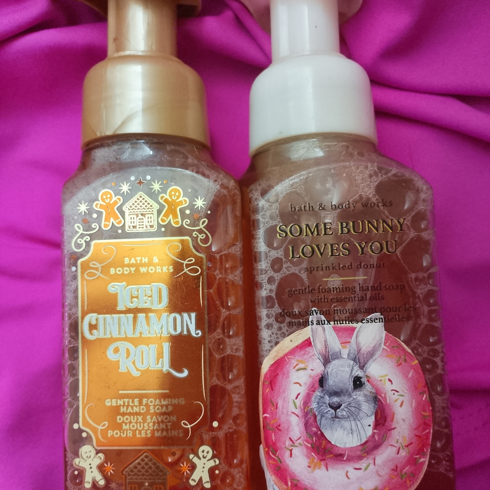 Bath & Body Works Iced Cinnamon Roll and Some Bunny Loves You Hand Soap Set